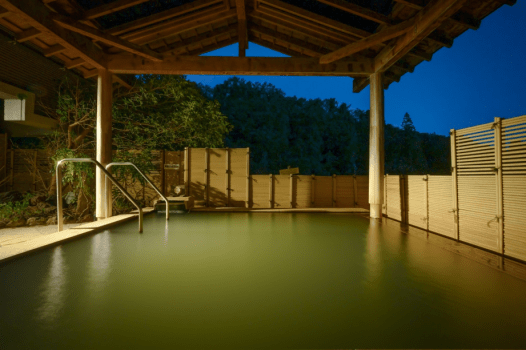 夜明けの伊香保温泉。季節の訪れを肌で感じる贅沢なひと時。