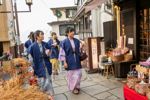 可愛い色浴衣でレトロな伊香保温泉街をそぞろ歩き♪