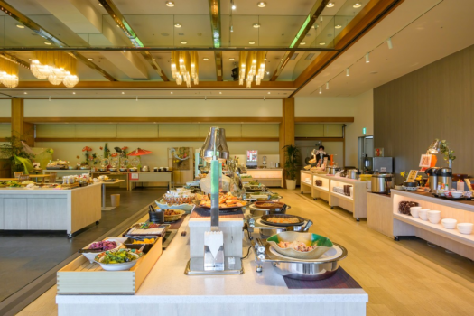 朝食ビュッフェには、地元ならではの郷土料理や旬のお料理などバラエティ豊かなメニューが揃います。