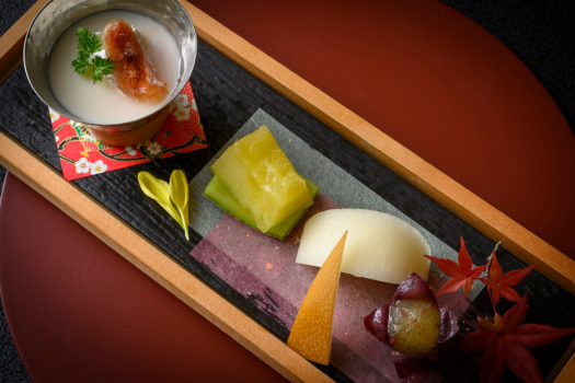 旬の食材をふんだんに取り入れた「万葉創作和会席」