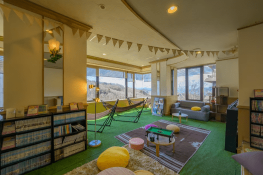 【ラウンジ「ルーエ」】新たにハンモックやテント、ミニテーブルなどを設置いたしました。