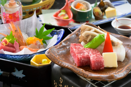 夏の上州味覚会席より。ステーキにおきりこみなど、人気メニューも夏らしく。