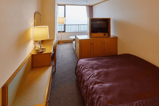 【コンフォートシングル】ゆったりとお過ごしいただける15㎡のダブルベッド1台を備えたお部屋です。