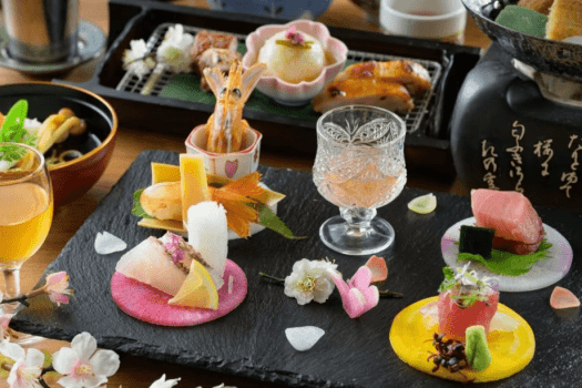 器にも盛り付けにも。随所に春らしさを散りばめた一皿です。