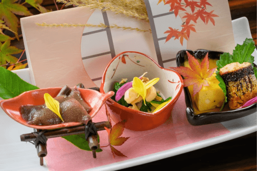 器や盛り付けにこだわりが光る福一のお料理。秋の夜長、郷土の味覚をゆっくりとご賞味ください。 器や盛り付けにこだわりが光る福一のお料理。秋の夜長、郷土の味覚をゆっくりとご賞味ください。