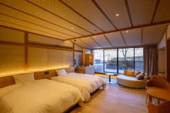 2023年2月にリニューアルした露天風呂付客室。プライベートな庭園付き露天風呂でお寛ぎのひとときを。