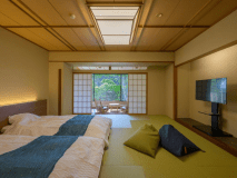 小さなお子様連れのお客様にもお使いいただきやすい低めのベッドをご用意しています。