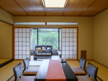 緑あふれる伊香保の景色を望む。【千樹館　最上階or25階 伊香保随一の展望和室】