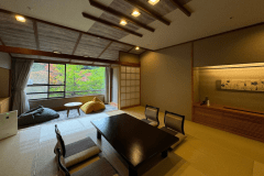 【和モダン客室】四季の移ろいを客室内から楽しめる、特別なお部屋。