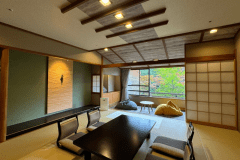 【和モダン客室】和の設えはそのままに、日本の風情を感じさせる華やかな客室です。