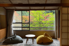 【和モダン客室】窓から望む奥伊香保の大自然にうっとり。