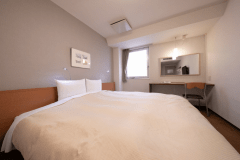 【ダブルルーム】17平米/ベッド幅200cmキングベッドを備えた1番大きなお部屋。