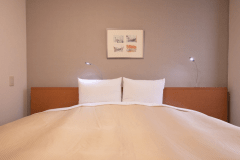 【ダブルルーム】17平米/ベッド幅200cmキングベッドを備えた1番大きなお部屋。