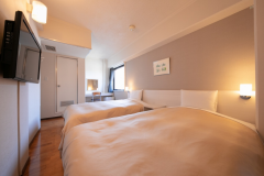 【ツイン】20平米・32型液晶テレビを備えた足元ゆったり、清潔感溢れるお部屋 【ツイン】20平米・32型液晶テレビを備えた足元ゆったり、清潔感溢れるお部屋