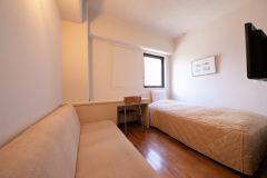 【シングル+ソファベッド】14平米。ツインルームの場合はソファーがソファーベッドに変わります。 【シングル+ソファベッド】14平米。ツインルームの場合はソファーがソファーベッドに変わります。