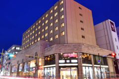 【ホテルロイヤル盛岡】JR盛岡駅北口より徒歩約10分。市内最大級の客室の広さを誇る寛ぎの空間へ。