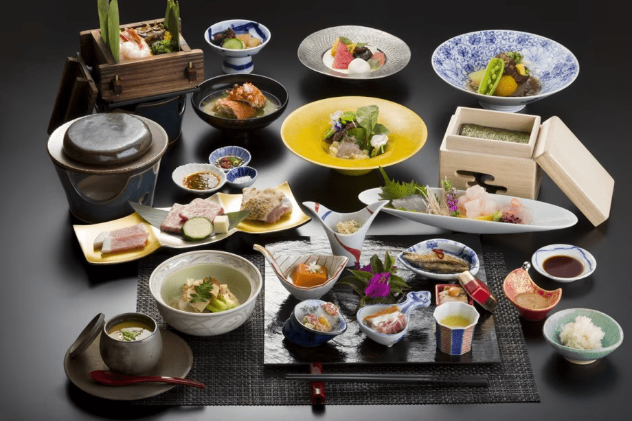 【薩摩特別会席】日本料理店「鈴なり」の村田明彦シェフが監修した、特別な献立です。