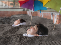 首まで埋まってぽっかぽか～♪たくさん汗をかいてスッキリしたあとは、水分補給をお忘れなく