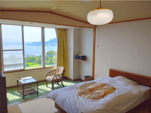 ■和室シングル■一人旅にくつろぎを。和室の落ち着く空間ながら、お休みはベッドで快適です