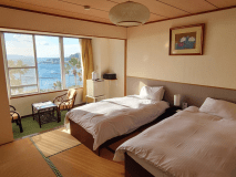 ■和室ツインルーム■ほっと落ち着く畳敷きの和室で寛いだら、夜はベッドでぐっすり。