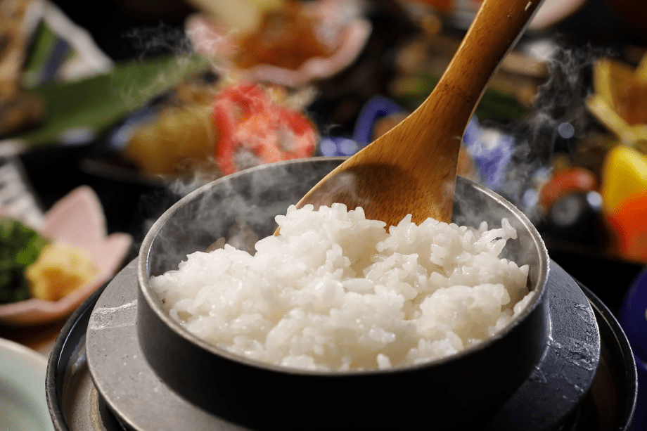 朝食のお時間に合わせてお一人お一人釜でご飯を炊きます。
出来立てのご飯をお楽しみ下さい。