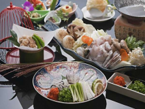 ふぐ料理の王道と言えばこの3品!!ふぐ刺し・ふぐ唐揚げ・ふぐちりをこの季節にぜひどうぞ♪ ふぐ料理の王道と言えばこの3品!!ふぐ刺し・ふぐ唐揚げ・ふぐちりをこの季節にぜひどうぞ♪