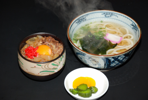 牛丼ミニセット　お夜食(居酒屋大吉にて)