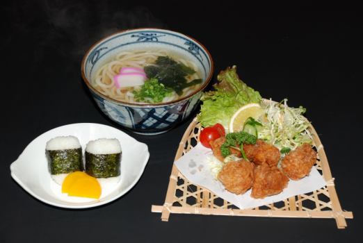 うどんセット　お夜食(居酒屋大吉にて)