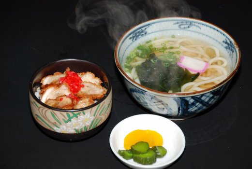 とり丼ミニセット　お夜食(居酒屋大吉にて)