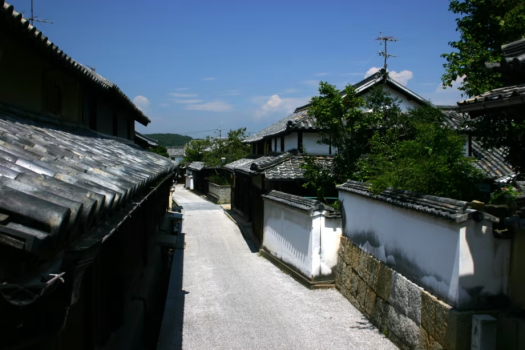 本島の街並み、提供：（公社）香川県観光協会