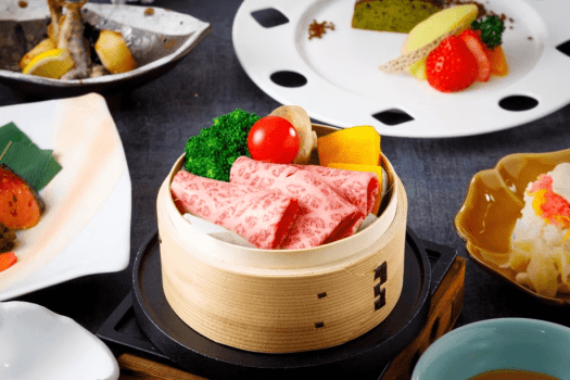 讃岐オリーブ牛と春キャベツのせいろ蒸し(2026年3月4月料理長特選)