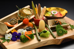 リラクゼーションラウンジで寛ぐ大人旅　旬を味わう！想作懐席　～ドリンクインクルーシブ～