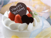 お祝いにホールケーキはいかがですか？ちょっとしたサプライズ演出も。