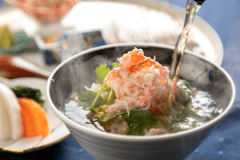 庄内浜産紅ズワイガニ釜飯のお茶漬け