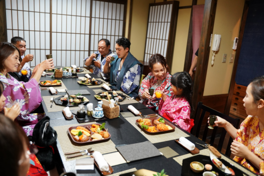 【旅館まるごと貸切プラン】　還暦、喜寿、金婚式、銀婚式　家族で祝う　こころ繋がる　ゆめ時間☆　（夕食・朝食付き・最大9名様）