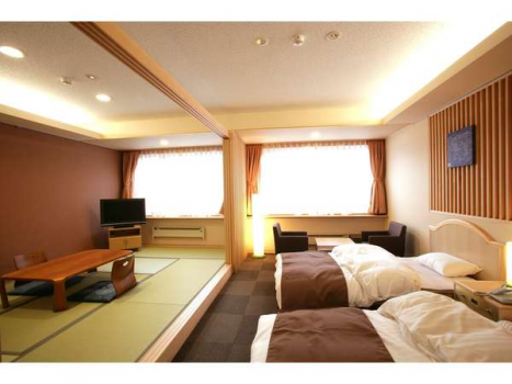五箇山では当館だけ！御家族連れや、ゆったりくつろぎたいお客様に。Ｃタイプ和洋室（和室８畳＋ベッド２）