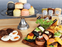 ミニ和牛バーガー食べ放題〈にくとパン〉