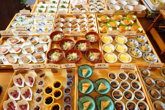 お幸ざい朝食（福井のおそうざい）
福井の懐かしい母の味を中心に取り揃えたご朝食。「この朝食が食べたいからこのホテルに泊まる」というリピーターの方も多くいらっしゃいます。