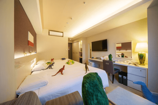 恐竜ルーム　スタンダードツインBタイプ　恐竜フィギュアがあちらこちらに・・恐竜の夢を見るかも？！恐竜玉子の中にお子様へのプレゼントをご用意♪