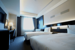 大きな窓川見える福井の景色 開放的なコーナーツインルーム