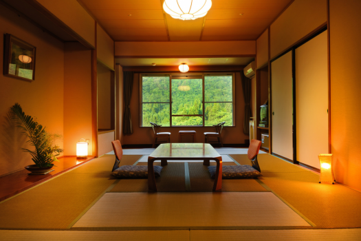 客室「月かんむり12畳」※山々の景色が自慢のお部屋でリピーター様に人気のお部屋です