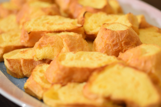 朝食一番人気メニューの、お客様の目の前で石窯で焼き上げる調理長特製 「ふわふわ フレンチトースト」。