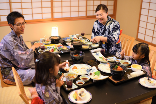 【和膳スタイル・お部屋食例】※家族水入らずで周囲を気にせず、ご夕食をお楽しみください