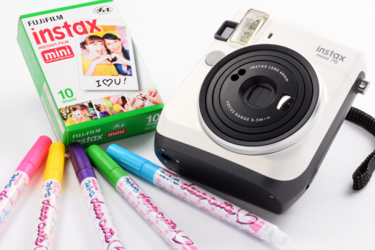 インスタントカメラ"チェキ"のレンタル特典付き！世界で1枚しかない撮影した大切な写真をお持ち帰りください。