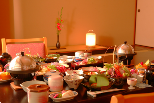 ご夕食に特選料理「花膳」をご用意。