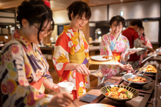 【里山ダイニング】※ビュッフェコーナーでは、お好きなものをお好きなだけお楽しみください