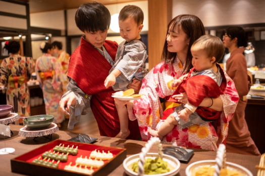 【里山ダイニング】※ビュッフェコーナーでは、お好きなものをお好きなだけお楽しみください