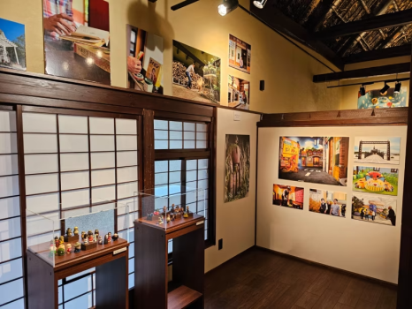 「トトロとジブリとカンヤダと」展示イメージ（開催場所：大沢温泉 菊水舘ギャラリー「茅」／ 開催期間 2025年4月12日～12月7日）