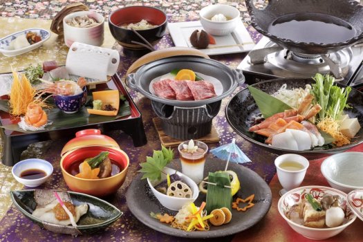 旬の食材を活かした特選料理「花膳」をご用意（写真はイメージにて、提供内容は季節により異なります）。