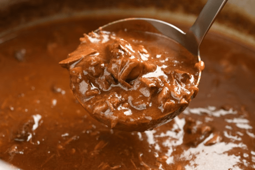 テーブルにご用意した先付メニューとハーフビュッフェメニューでご夕食をお楽しみください。